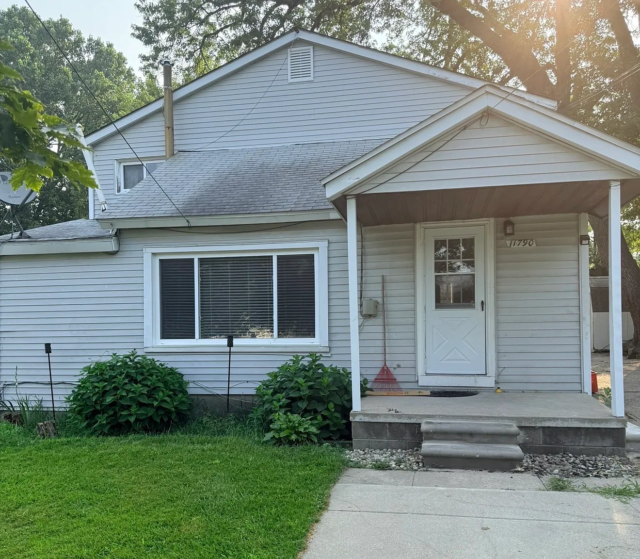 4 bed, 2832 sqft, $2,100 — Photo 1