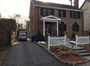 16 Furber Ln, Newton, MA 02459