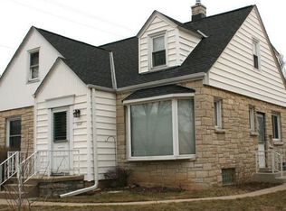 5578 N Berkeley Blvd, Whitefish Bay, WI 53217