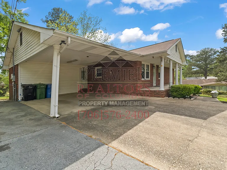 2866 Hobbs Rd — Photo 3