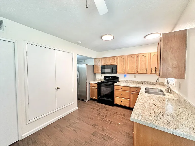 10118 Spotted Horse Dr — Photo 11