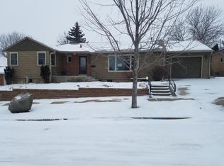 826 2nd Ave W, Dickinson, ND 58601