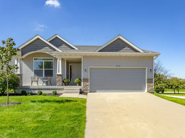 983 S 90th St, West Des Moines, IA 50266