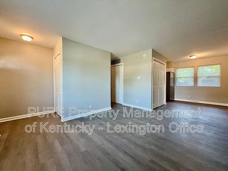 2408 Shandon Dr — Photo 5