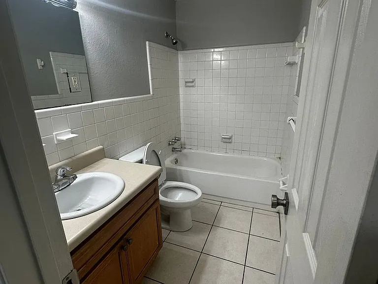 Center Town Condominiums — Photo 84
