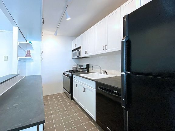 5th image of 333 E 30th St APT 17N
