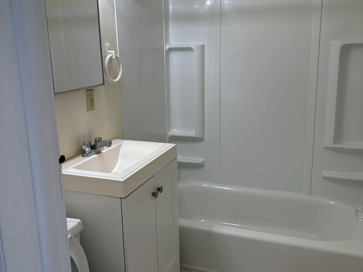 2 bed, 900 sqft, $2,650 — Photo 2