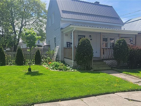 3rd image of 218 Stuart St