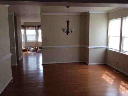 5th image of 341 Carver Cir