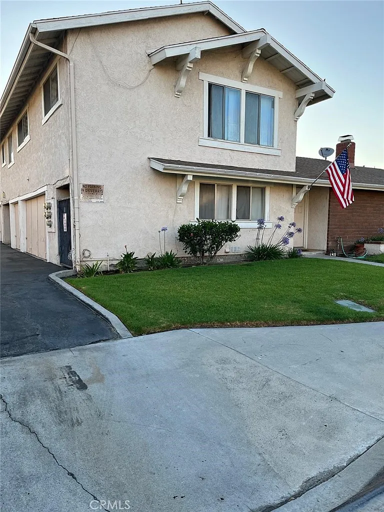 2 bed, 1.5 bath, 999 sqft, $2,495 — Photo 1