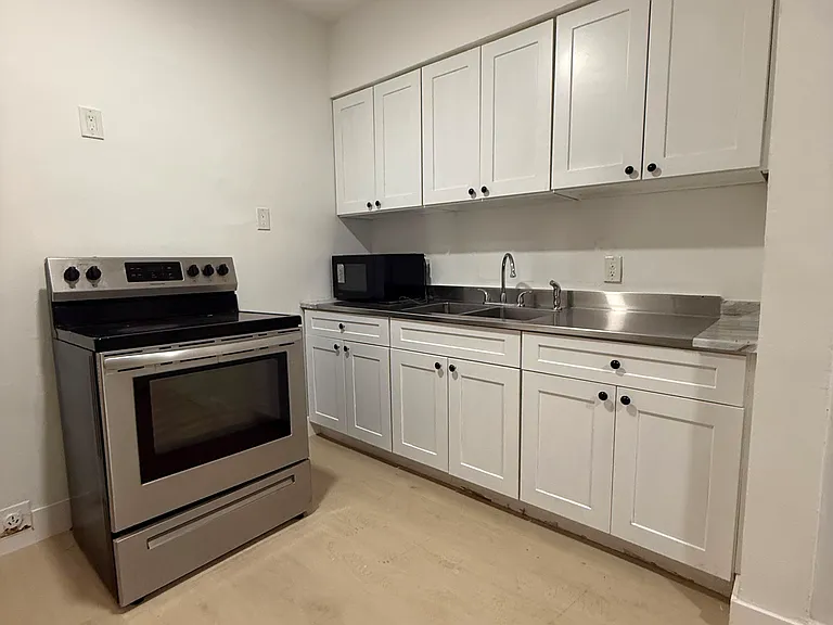119 NE 56th St #3 — Photo 8