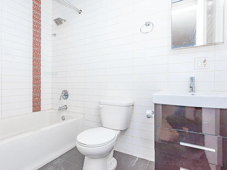 1493 Gates Ave #3D — Photo 2