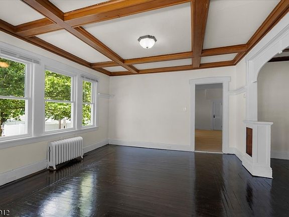 5th image of 191 Brown Ave