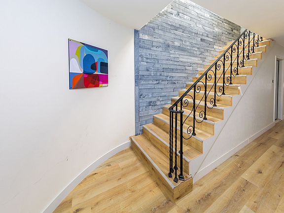 2nd image of 1827 E Ocean Blvd APT 6