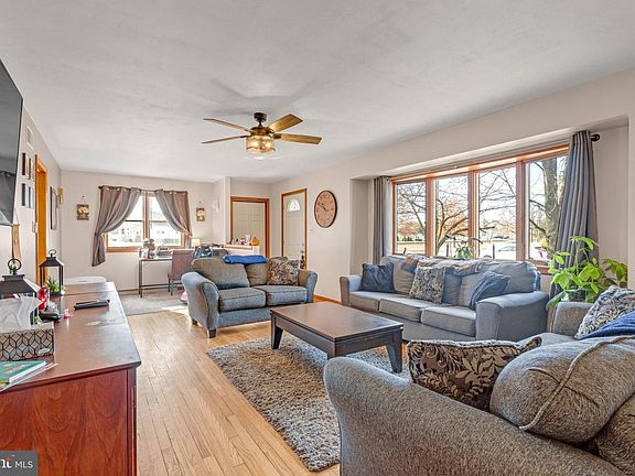 5th image of 104 Patterson Ave