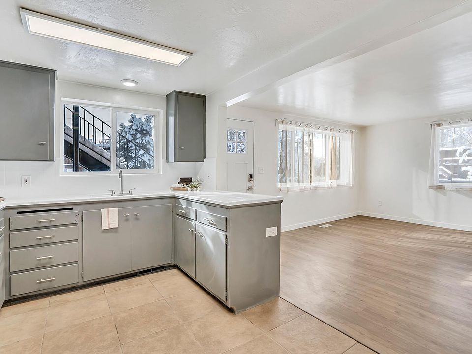 1st image of 861 E Fairmont Cir #1