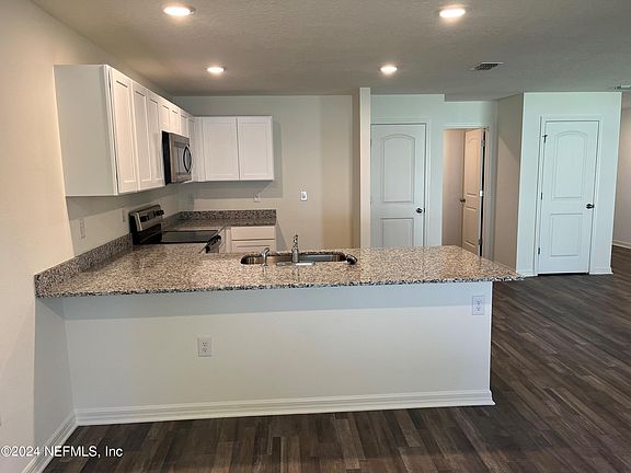 4th image of 16 RICHMOND Drive