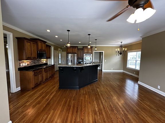2nd image of 813 Furman Dr