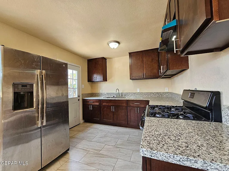 6005 Tampa Ave — Photo 2
