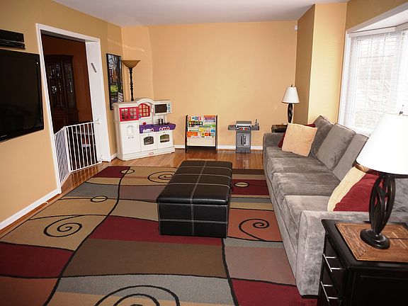 4th image of 3342 Pierson Dr