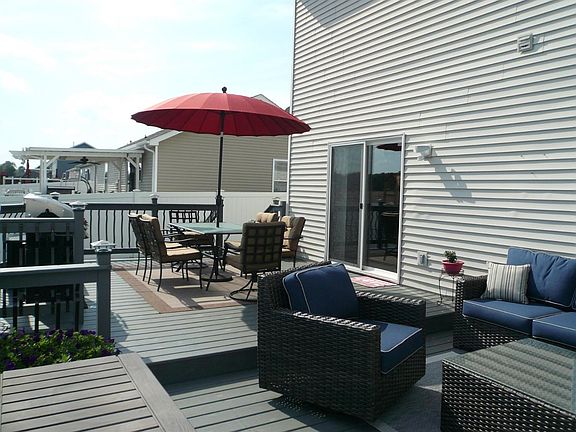 2-tiered deck was just freshly stained!