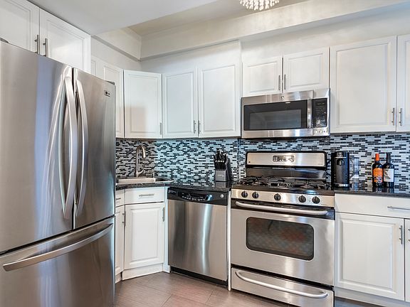 3rd image of 319 E 50th St APT 10K