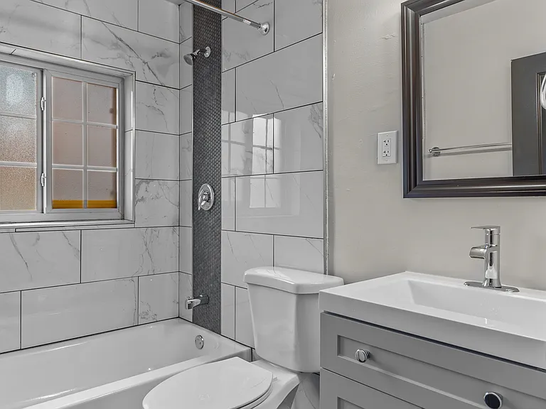 Clydesdale Apartments — Photo 12
