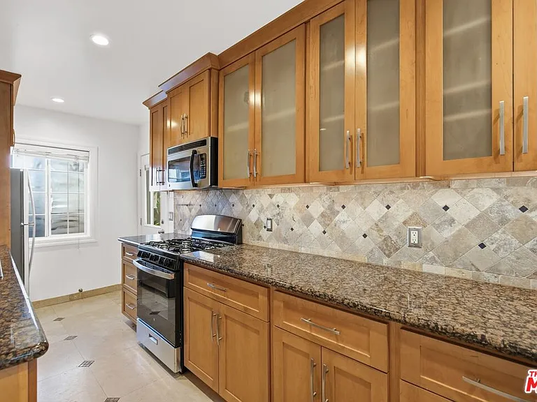325 Vernon Ave #4 — Photo 8