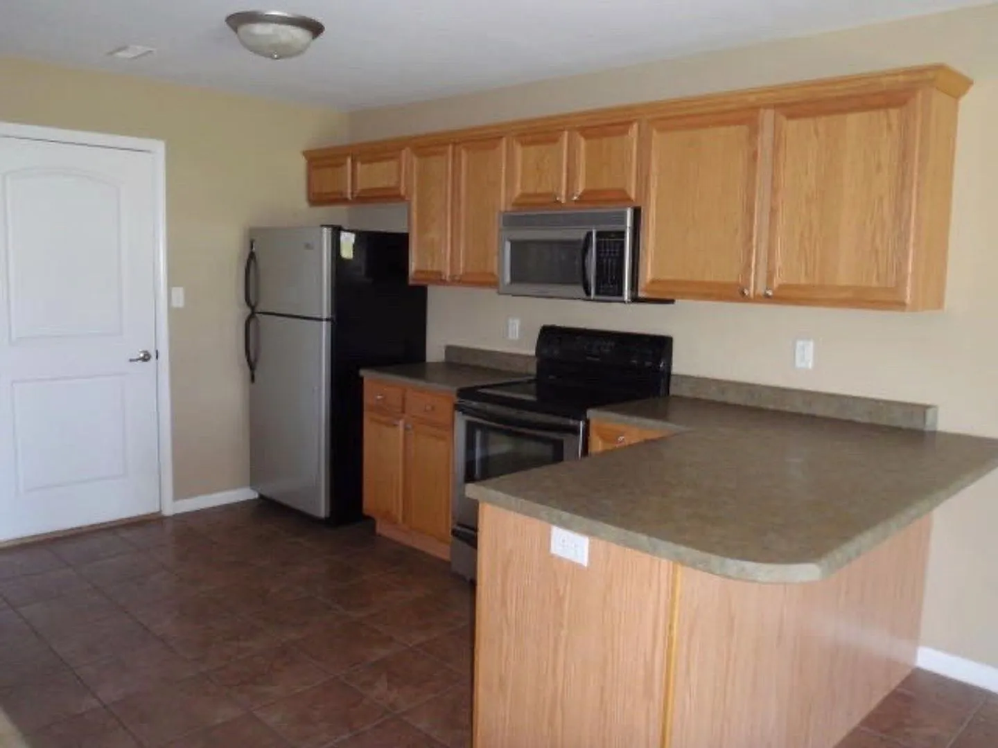 3 Bedroom in Eastport Village — Photo 3