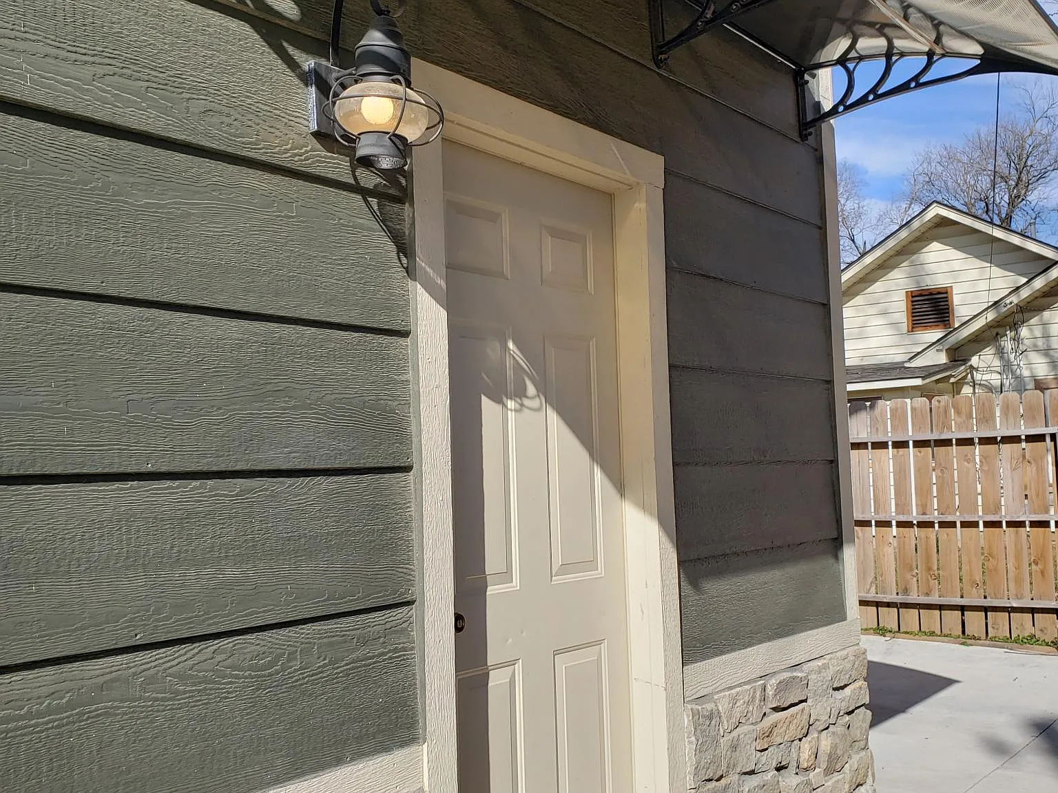 2 bed, 800 sqft, $1,300 — Photo 1