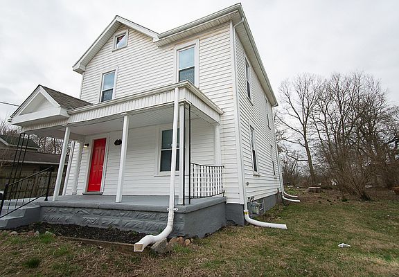 5th image of 216 Young St
