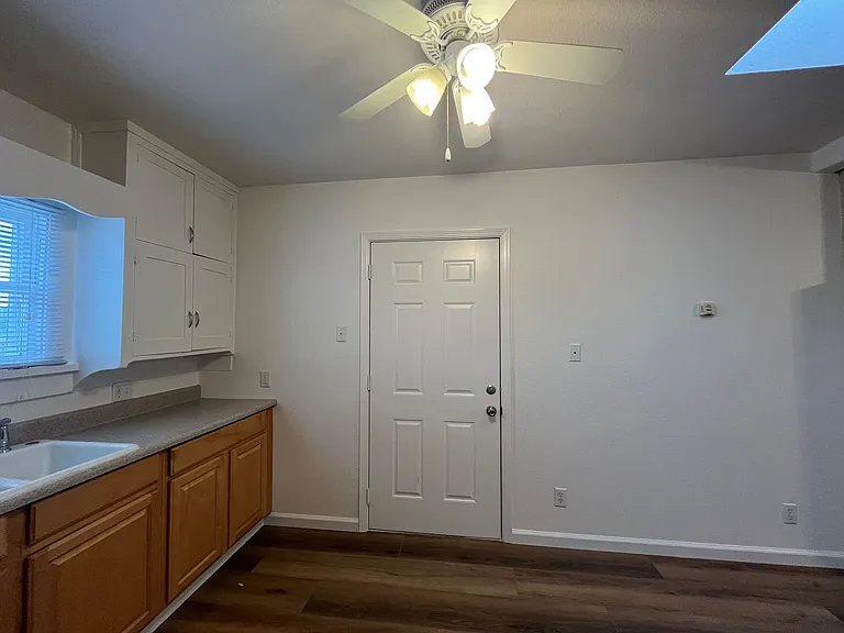 1434 Pine St — Photo 5