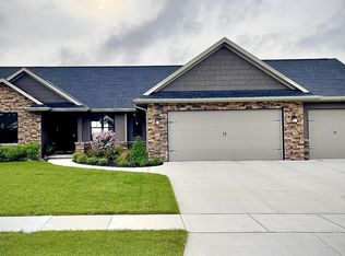 1342 Buckys Run, Green Bay, WI 54313