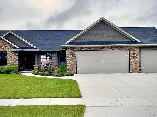 1342 Buckys Run, Green Bay, WI 54313