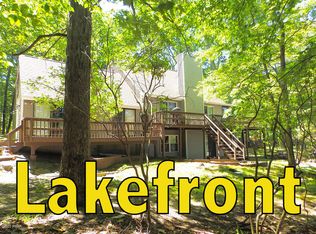 102 Raccoon Ct, Milford, PA 18337