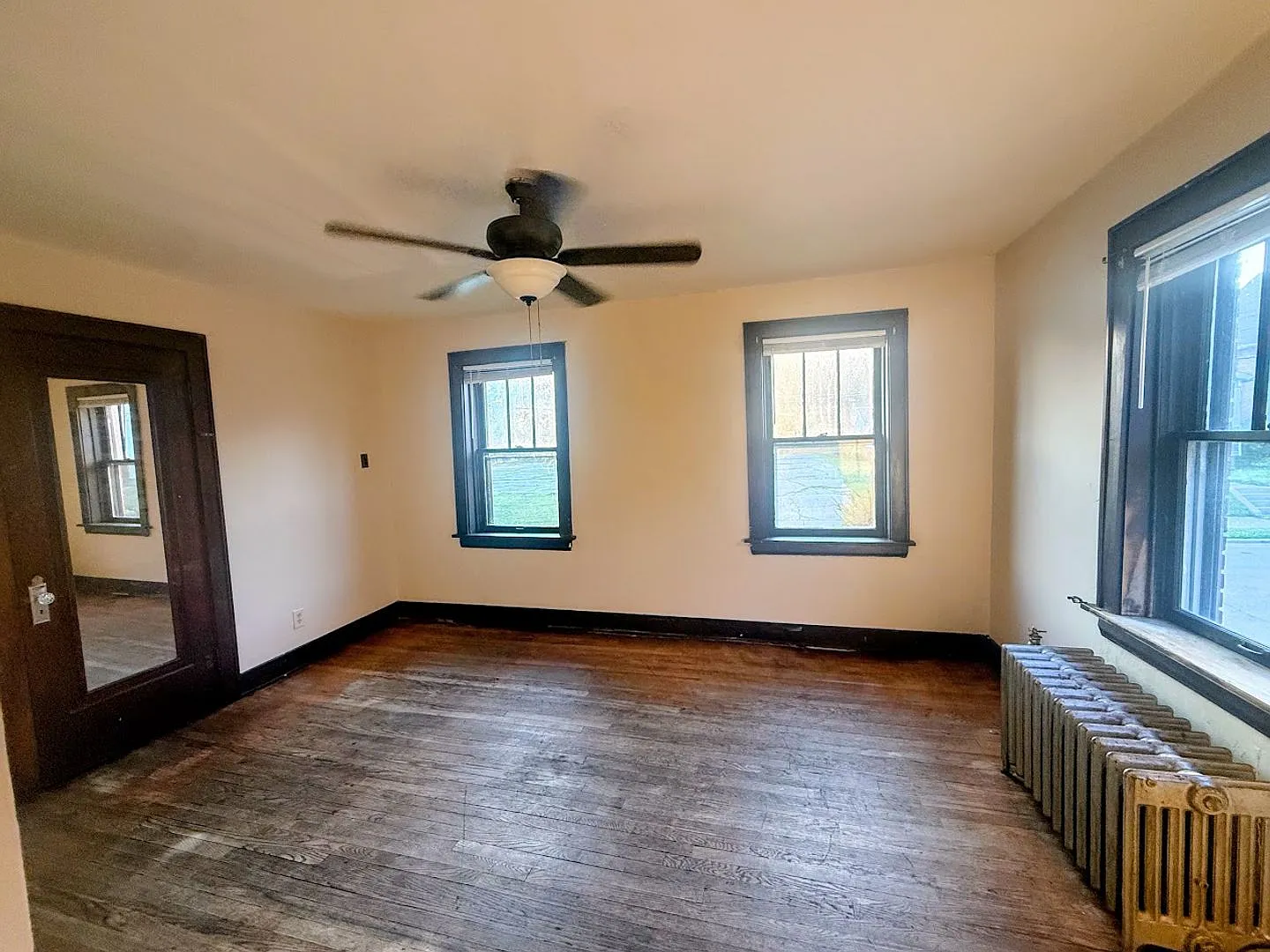 920 Columbia Ave — Photo 2