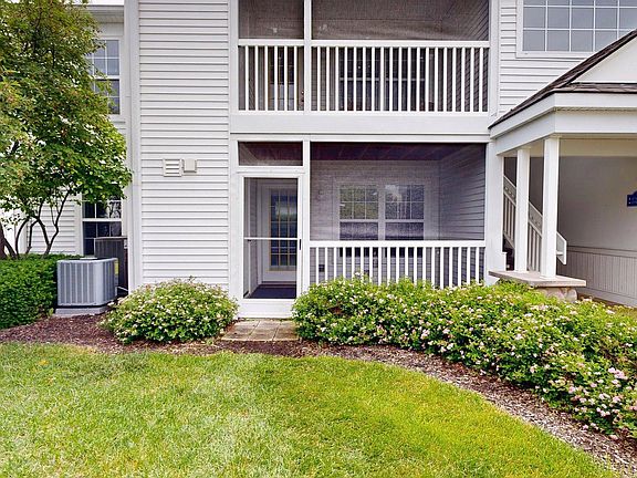 2nd image of 2718 S Knightsbridge Cir