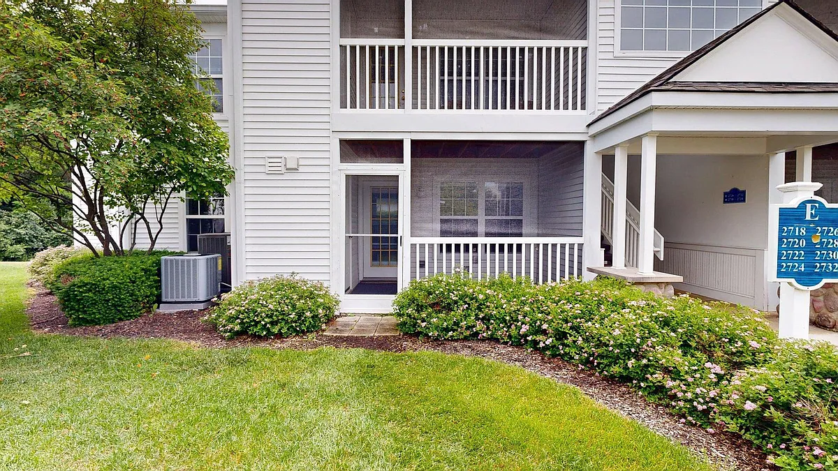 Building Photo - 2718 S Knightsbridge Cir