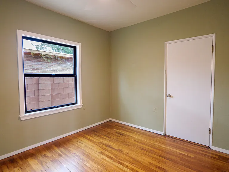 1404 E Silver St — Photo 12