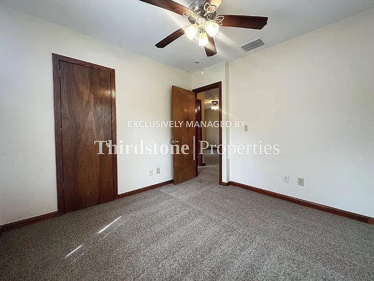 1727 Lindsey Rd — Photo 9