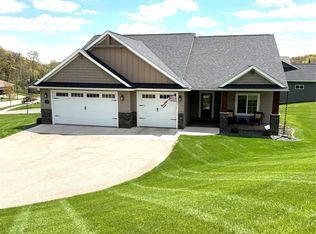 2739 Highclere Dr, Eau Claire, WI 54703