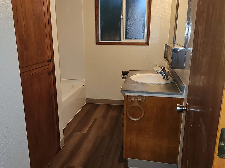 615 8th Ave — Photo 11