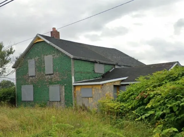 343 10th St, New Waterford, NS B1H 3W5