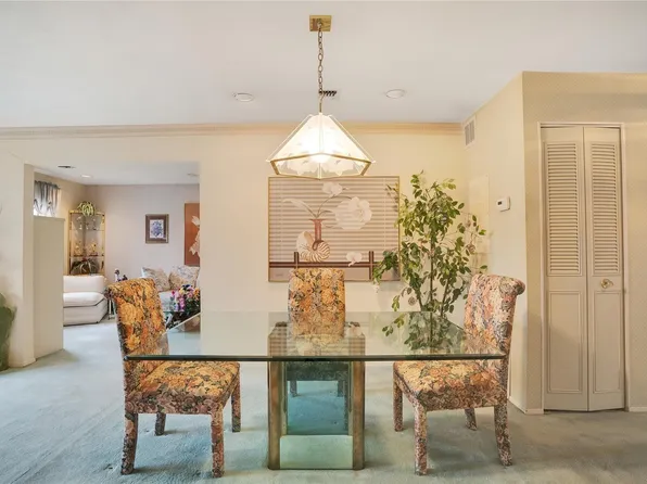 39 W Cambridge Drive W #39, Copiague, NY 11726