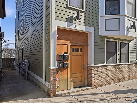 3rd image of 331 Chelsea St #3