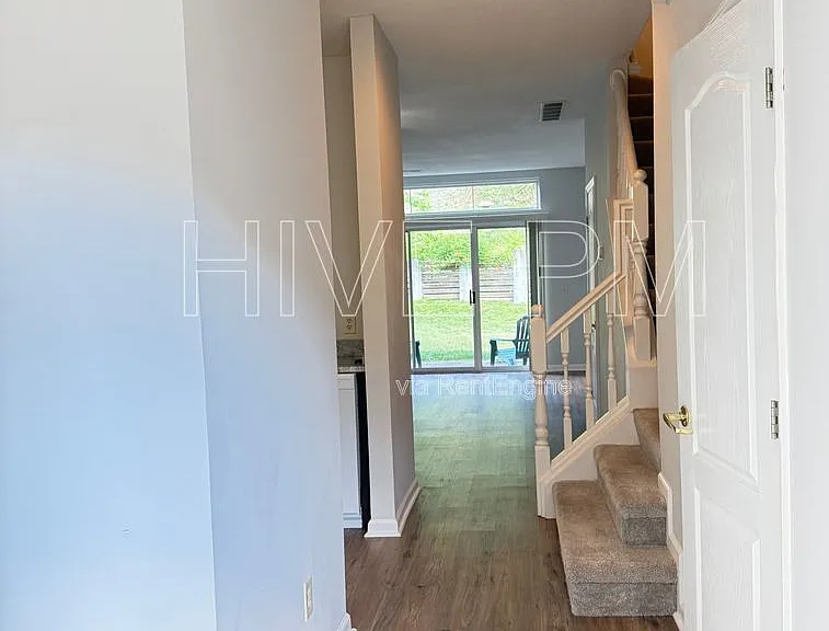 826 Rossford Run — Photo 2