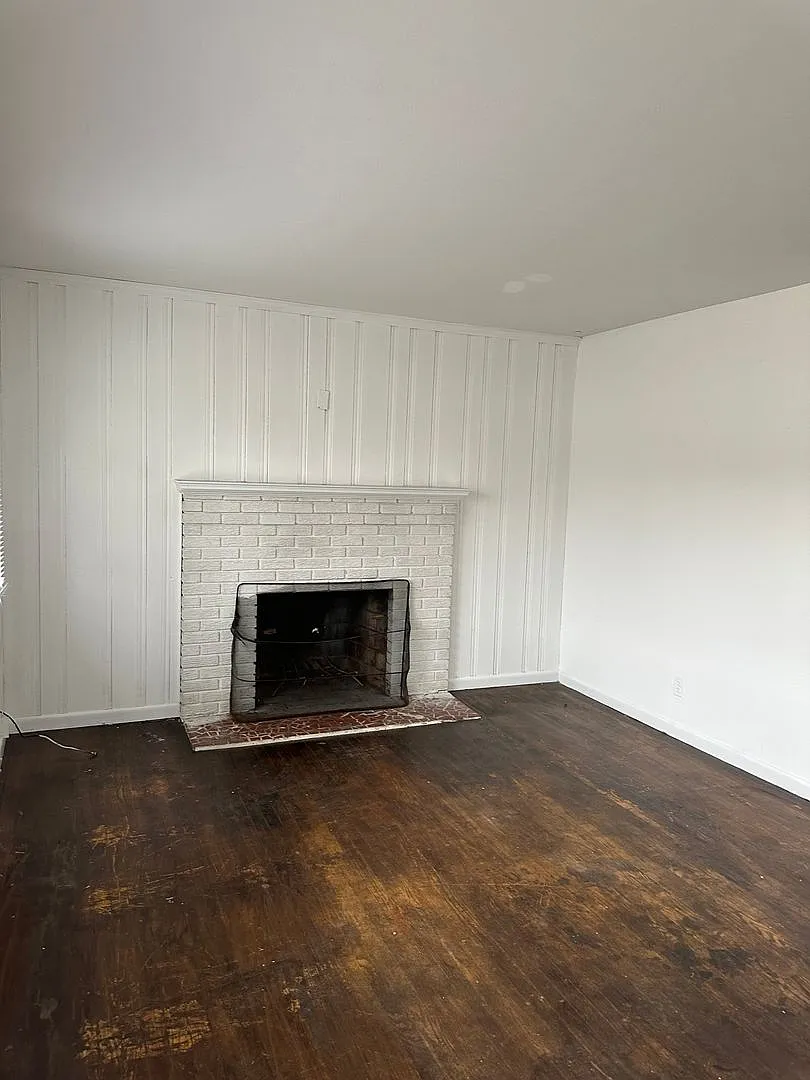 3203 Old Forest Rd — Photo 3