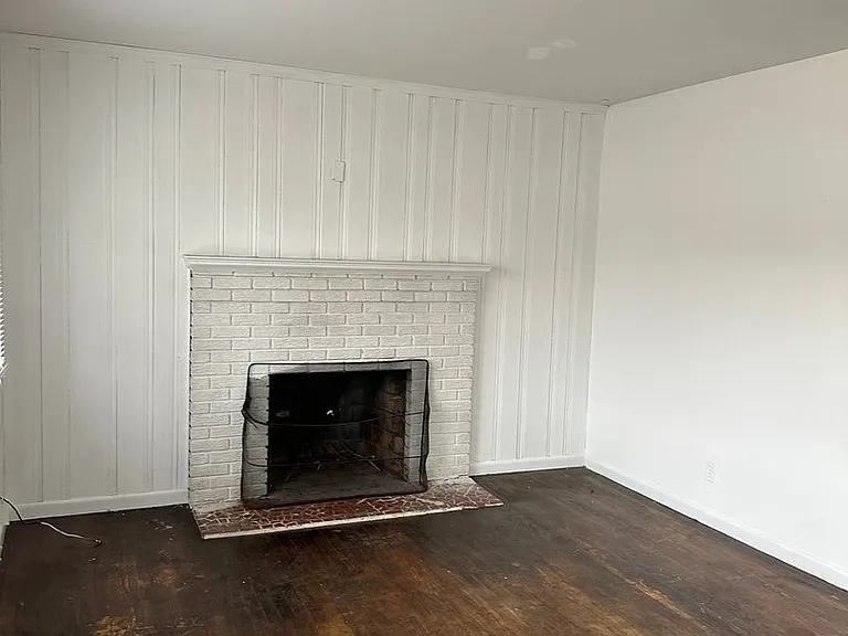 3203 Old Forest Rd — Photo 3