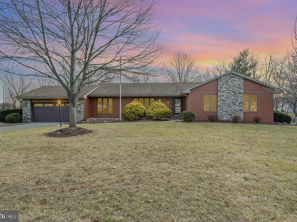 2445 Raleigh Dr, Lancaster, PA 17601