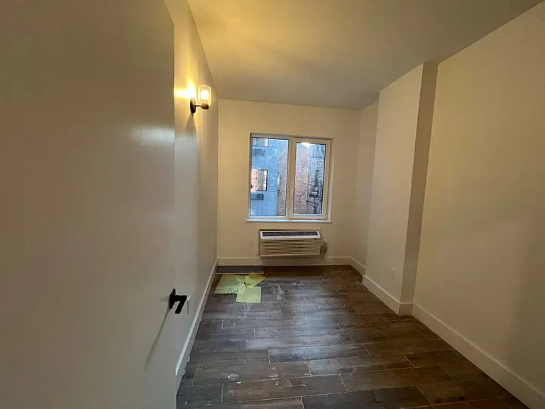 1803 Weeks Ave #2J — Photo 2